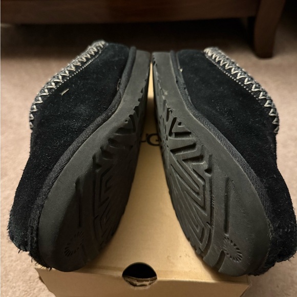 Women’s Ugg Tasman black size 9 used in fair condition with box - Picture 5 of 11